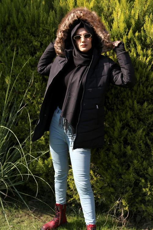 Eldiven Detaylı Kapüşonlu Kürklü Şişme Tesettür Mont