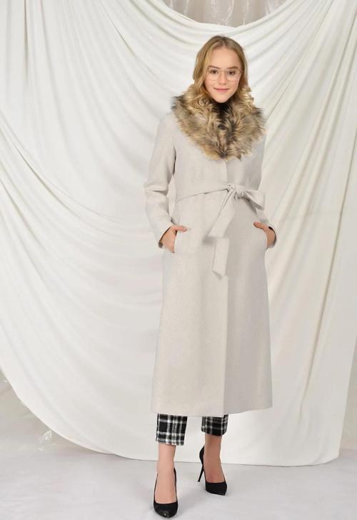 Tam boy Yakası Kürklü Kaşe Kadın Kaban