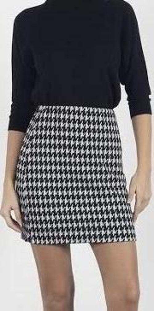 kazaayağı likralı mini etek siyahbeyaz