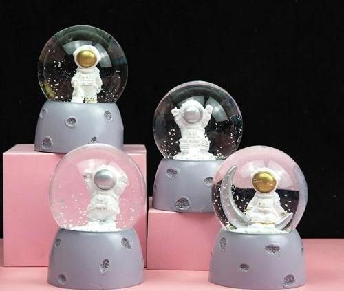 Mini Işıklı Astronot Kar Küresi