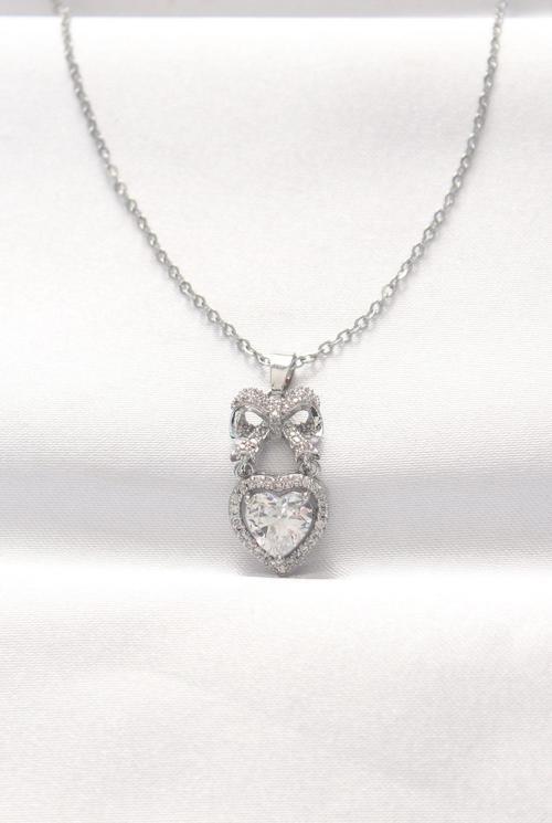 316L Çelik Silver Renk Zirkon Taşlı Kalpli Fiyonk Kolye