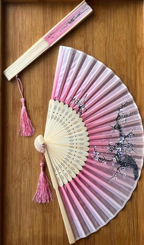 - Kaliteli Bambu Pembe Kiraz Çiçeği El Yapımı Desenli Şık Japon Yelpaze Lüks Özel Tasarım