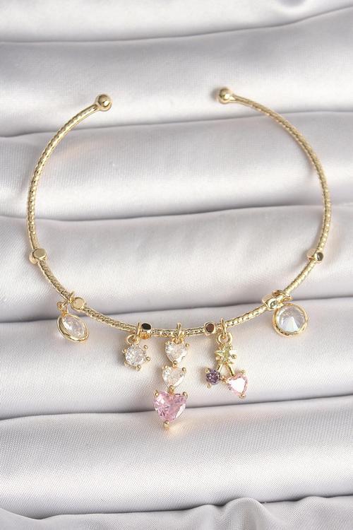 Pirinç Gold Renk Sallantı Zirkon Taşlı Kalp Figür Pembe Kalp Detay Charm Kadın Bileklik - EBJ250501W32819