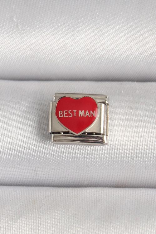 Gümüş Renk 'Best Man' Yazılı Kırmızı Kalp İşlemeli Nomination Charm - EBJ250501W32841