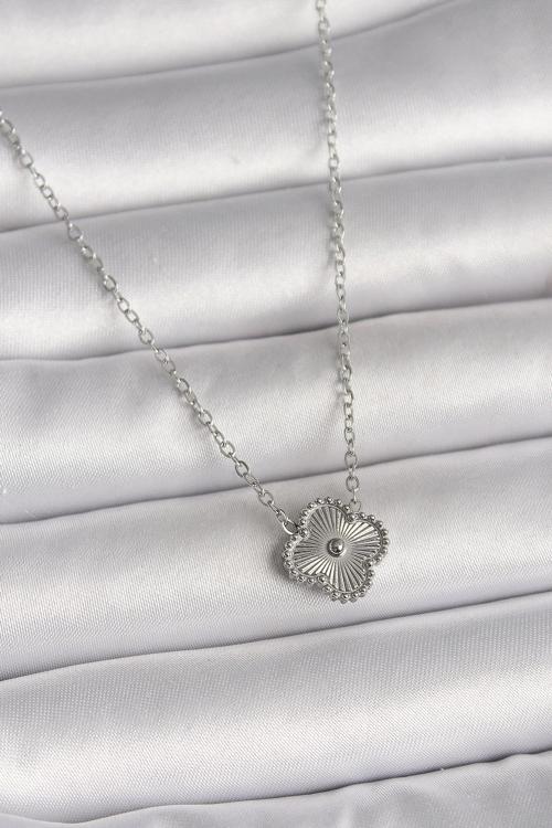 Gümüş Renk İşleme Detaylı Yonca Model Kadın Kolye - EBJ250501W33478