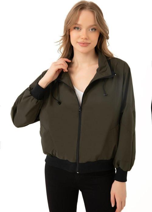 Kadın Dik Yaka Su ve Rüzgar Geçirmez Oversize Crop Mevsimlik Yağmurluk Rüzgarlık