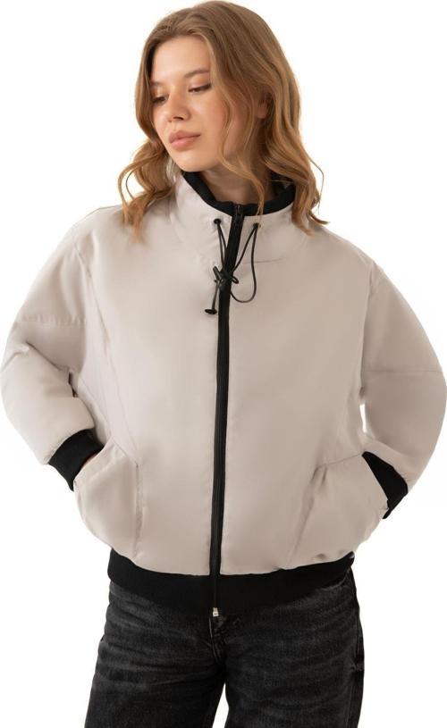 Spor Kadın Dik Yaka Su ve Rüzgar Geçirmez Oversize Crop Mevsimlik Yağmurluk Rüzgarlık