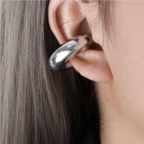 Silver C Bombeli Earcuff Geniş Halka Kıkırdak Küpesi