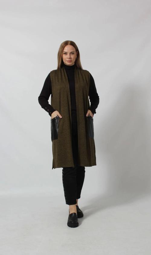 Deri Cep Detaylı Uzun Triko Yelek