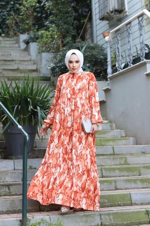 Kadın Tesettür Yakası Önde Püskül Ve Kol Ucu Lastikli Dokuma Viskon Kumaş Ebru Desenli Elbise Kırmızı 42