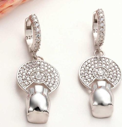 ​Gümüş Sallantılı Kaplan Figürlü Kadın Küpe  SL6040