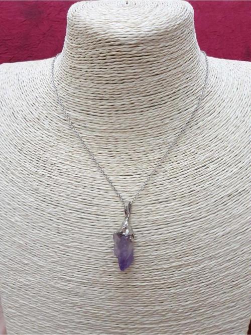 Sertifikalı Doğal Işlenmemiş Ham Ametist Taşı Kolye Zincir Dahil