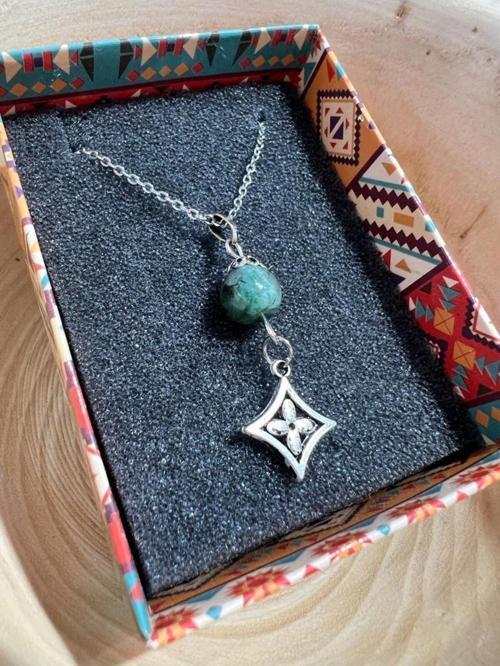 Orijinal Doğal Taş Zümrüt Taşı Kolye Zincir Dahil Yonca Sallantı Detaylı Koşulsuz Aşk Taşı Zümrüt