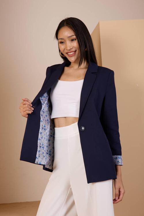 Lacivert Kruvaze Yaka Kolu Katlama Detaylı Regular Vatkalı Blazer Ceket