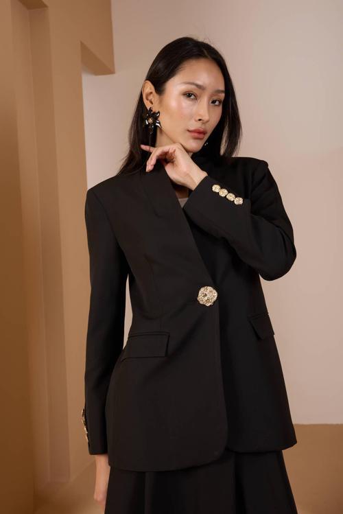 Siyah Salaş Kesim Düğme Detaylı Dokuma Blazer Ceket