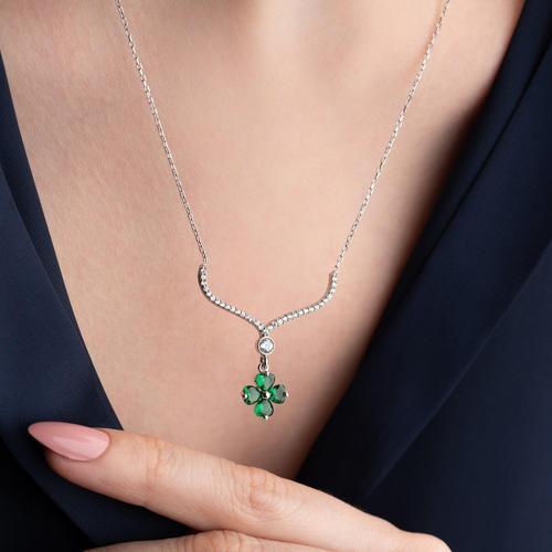 925 Ayar Gümüş Yeşil Taşlı Sallantılı Yonca Kolye