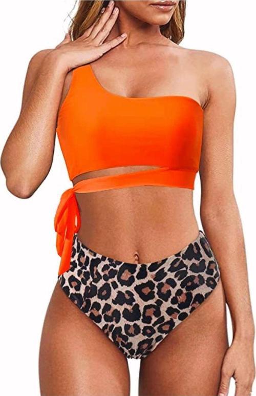 Bikini üstü yandan bağlama detaylı