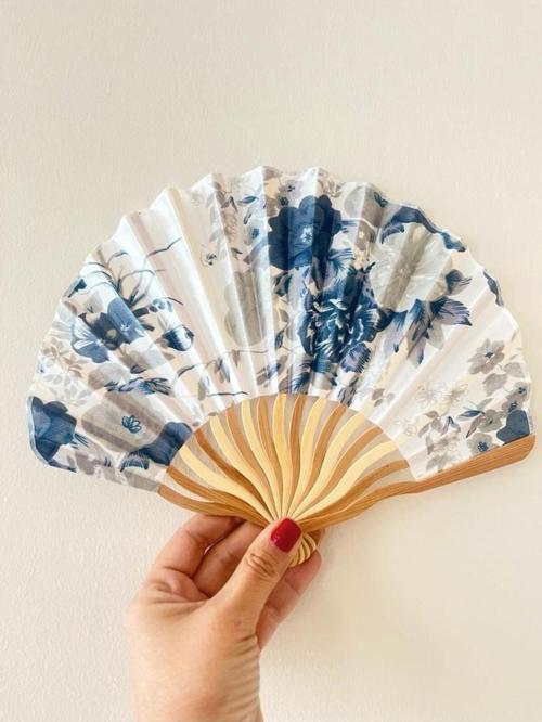 - Kaliteli, Lüks Çiçekli Şık Japon Yelpaze Özel Hediye Paketi Ile