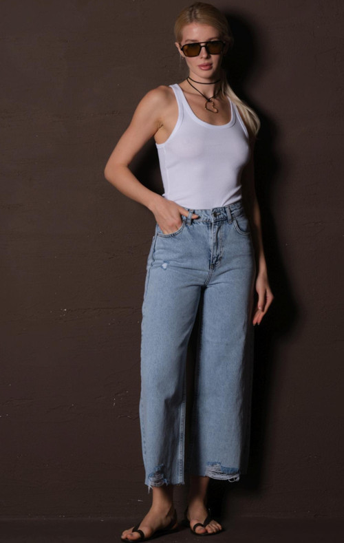 Rahat Kesim, Paçalarda yırtık detaylı, Kısa Boy yazlık kadın denim Crop jean Pantolon @Lisente