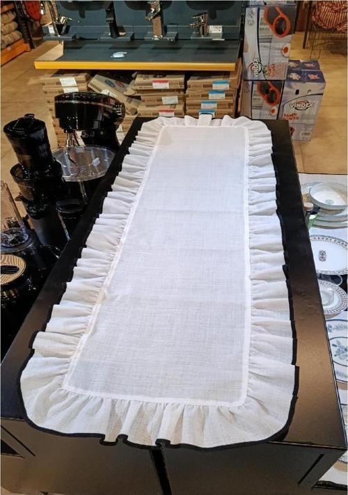 BEYAZ  Siyah Detaylı Fırfırlı Runner 40*120 cm