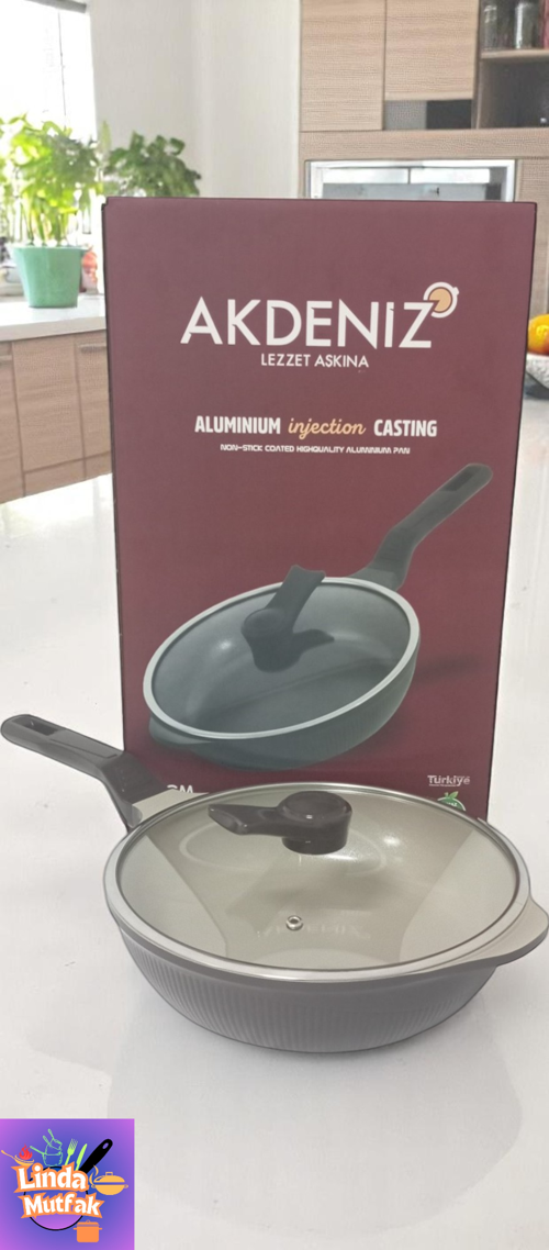 28 cm Cam Kapaklı Kahverengi Döküm Derin Tava