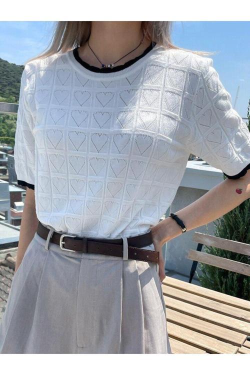 Yumuşak Dokulu Kalpli Desenli Yaka Detaylı Premium Kısa Kol T-Shirt