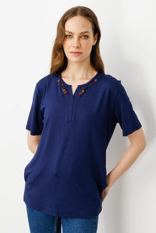 Kadın Açma Yaka Nakış İşlemeli T-Shirt 25703 Lacivert