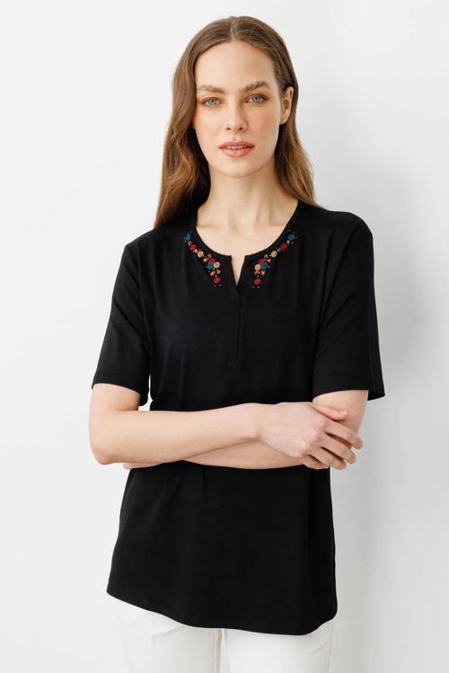 Kadın Açma Yaka Nakış İşlemeli T-Shirt 25703 Siyah