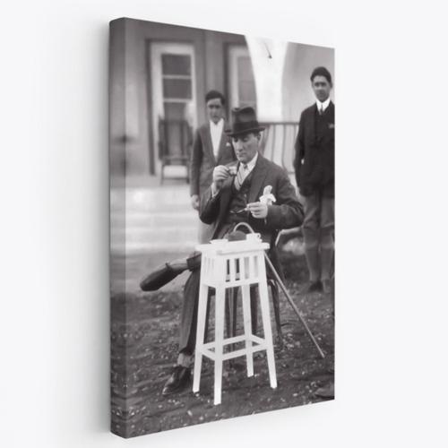 Mustafa Kemal Atatürk Kahvesini İçerken Fotoğrafik Dekoratif Kanvas Tablo, Duvar Dekoru EZ124