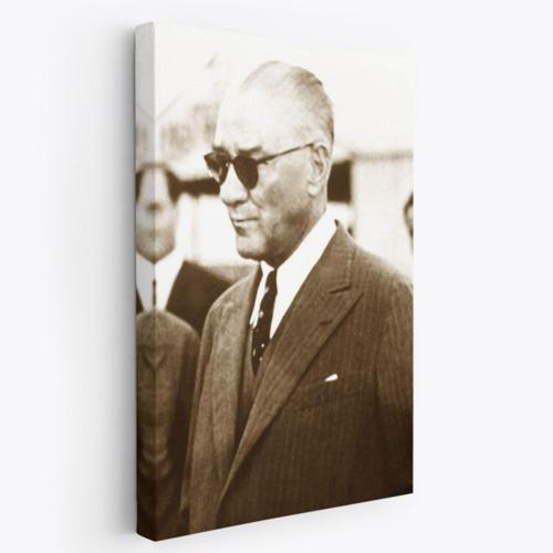 Karizmatik Gözlükleri ile Atatürk Portre Fotoğrafik Dekoratif Kanvas Tablo, Duvar Dekoru FŞ143