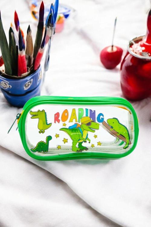 01112 Yeşil Renk Dino Desenli Şeffaf Su Geçirmez Tek Bölmeli Kalem Kutusu