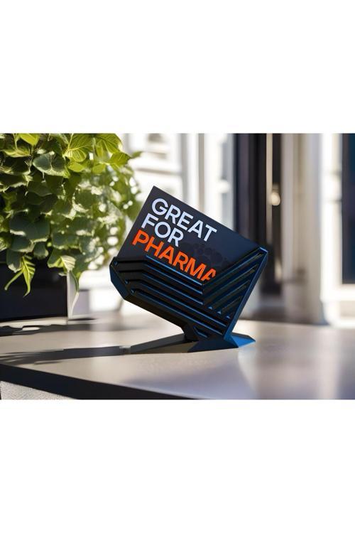 Modern Kartvizit Standı – Şık Ve Fonksiyonel Masa Üstü Düzenleyici