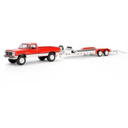 Nessiworld Greenlight 1/64 Hitch & Tow Series 31 - 1991 Dodge Ram Power Ram 250 with Heavy Duty Car 