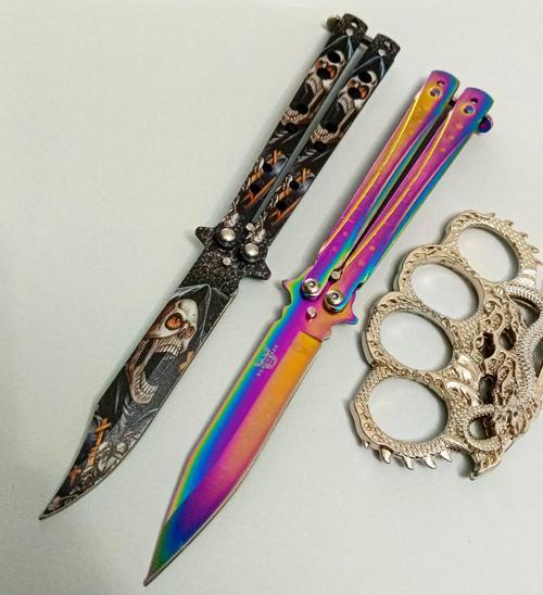 Benchmade Çizgi Desenli Tek Kelebek Çakı