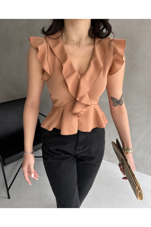 Kadın V Yaka Omuzları Ve Önü Fırfır Detaylı Bluz Camel XL