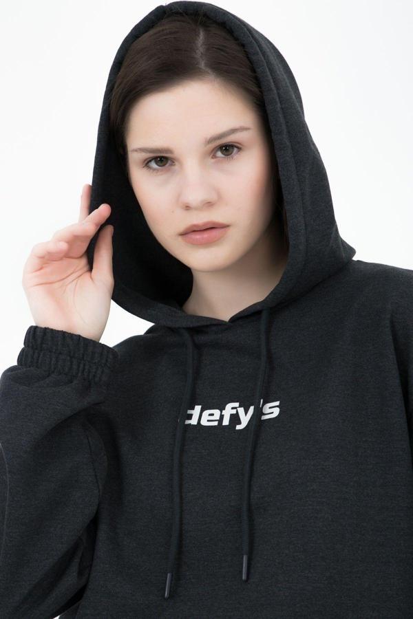 Defys Kadın Baskılı Kapüşonlu Crop Sweat Antrasit - Image 1