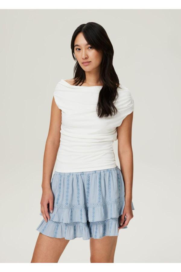 Vera Tekstil Kadın, Beyaz , Düşük Omuz , Asimetrik Yaka Bluz - Image 1