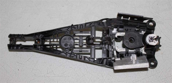 Opel Astra J Dış Açma Kolu İç Braketi Ön Sol GM - Image 1