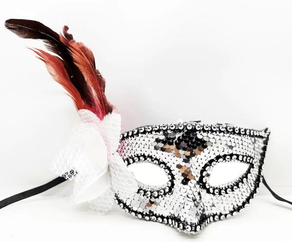 Gümüş Renk Yandan Tüylü Güllü Gümüş Taşlı Pullu Maske 20x22 Cm - Image 1