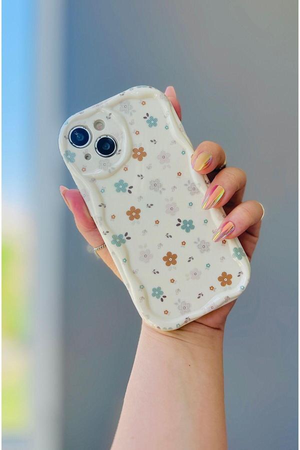 Miraz Tasarim Iphone 15 Ekru Üzeri Çiçek Desenli Kılıf - Image 1
