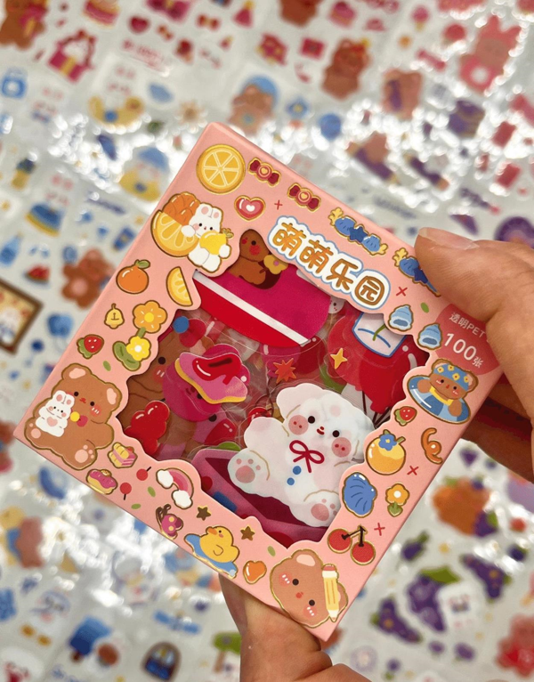 Sevimli Ayıcık ve Tavşancık Keşifte 100 Yaprak Pembe Mini Kutu Şeffaf Pet Sticker Seti / Su Geçirmez - Image 1