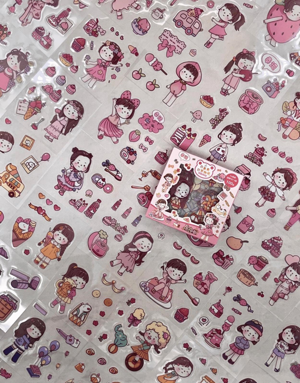 Çilek Kız ve Nefis Tatlılar 100 Yaprak Pembe Mini Kutu Şeffaf Pet Sticker Seti / Su Geçirmez - Image 1