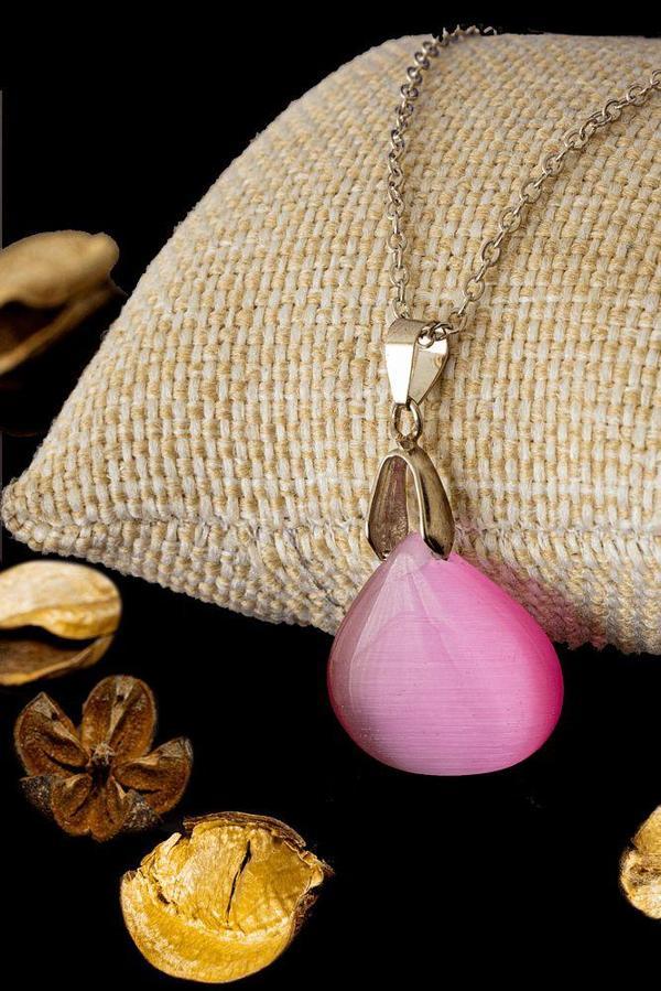 Sertifikalı Özel Kesim Pembe Kedi Gözü Taşı Kolye - Image 1