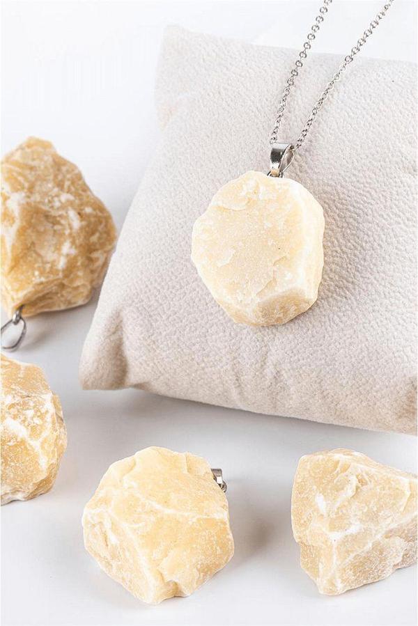 Sertifikalı Ham Işlenmemiş Bal Kalsit Taşı Kolye - Image 1