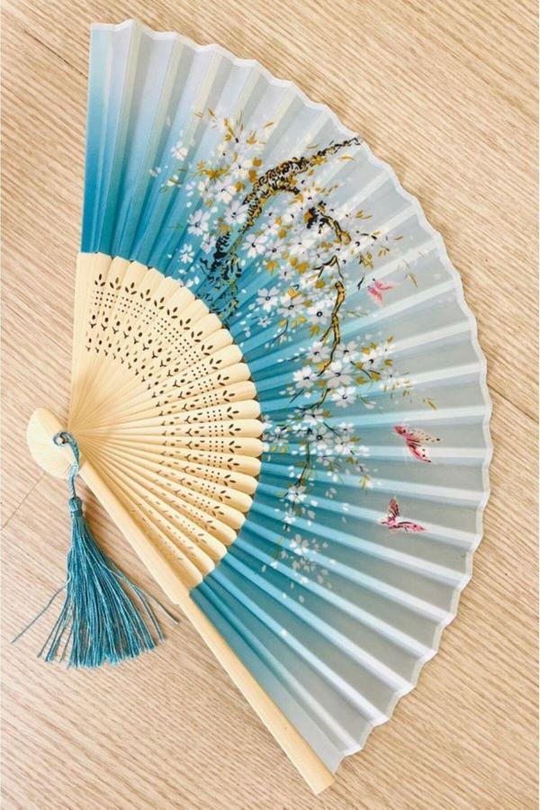 - Turkuaz Beyaz Çiçek Desenli Şık Yelpaze Vintage Bambu Kumaş - Image 1