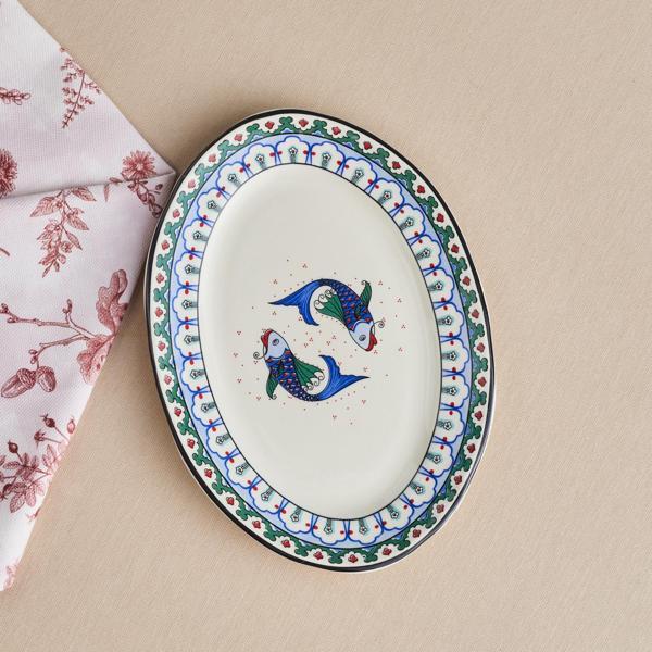 Karaca x Ömür Akkor İznik Balık Kayık Tabak 25 cm - Image 1