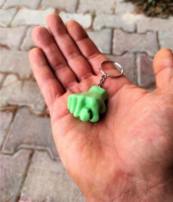 Büro Ev Ofis Hediyesi için Fıstık Yeşili Sevimli Muzip Nah Espirili Anahtarlık - Image 1