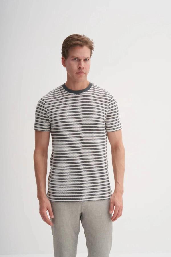 Cazador Bisiklet Yaka Slim Fit Jakarlı Çizgi Desenli Tişört - Image 1