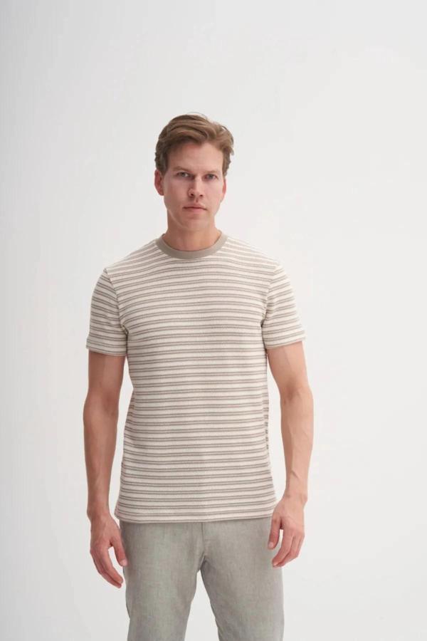 Cazador Bisiklet Yaka Slim Fit Jakarlı Çizgi Desenli Tişört - Image 1