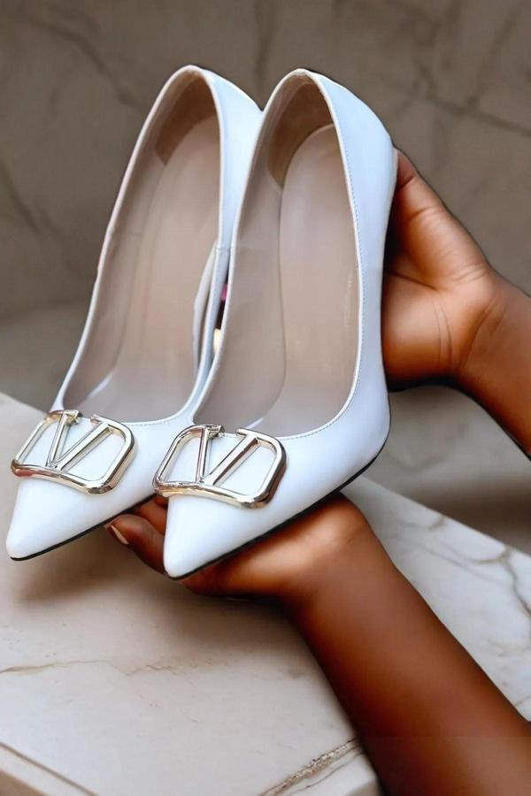 Kadın V Toka Detaylı İnce Topuklu Stiletto Ayakkabı Şık Zarif Tasarım - Image 1